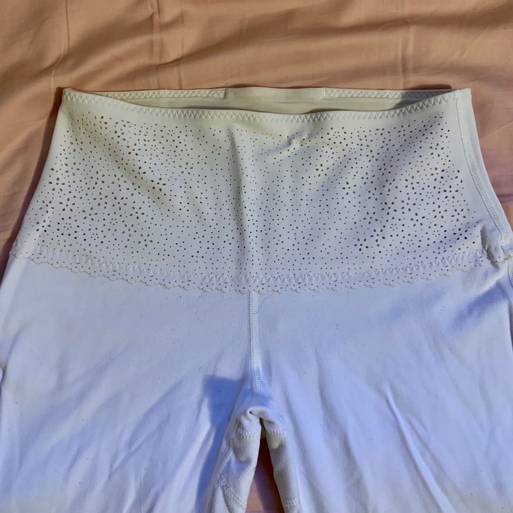 White lululemon crop leggings - Picture 2 of 4